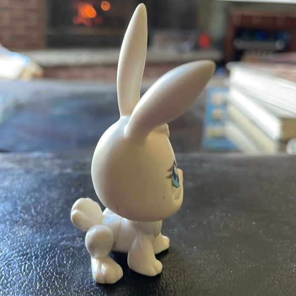 LPS Littlest Pet Shop Hasbro Figure Bunny Rabbit 2004 White - Picture 2 of 5